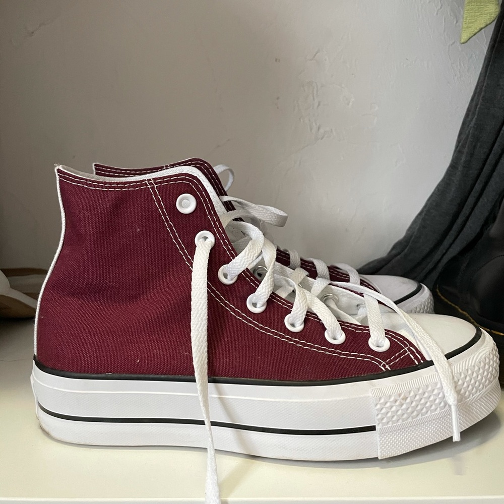 Maroon Platform converse